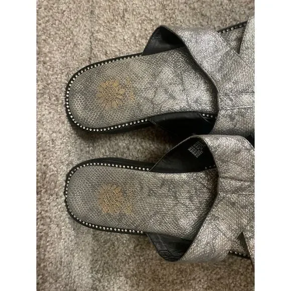 NWOT Yellow Box Silver Burke Wedge Thong Rhinestone Sandal, 9.5 - Picture 4 of 7